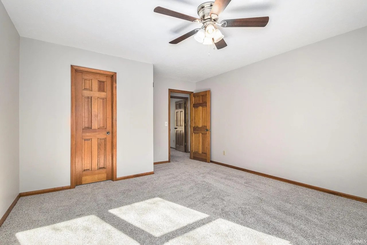 50696 Partridge Woods Dr, Granger, IN 46530