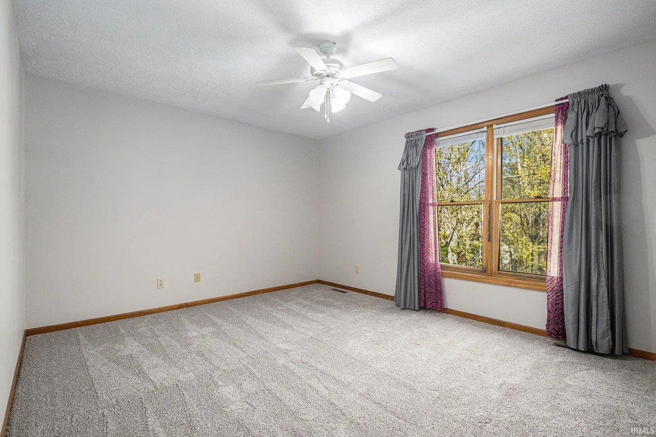 50696 Partridge Woods Dr, Granger, IN 46530