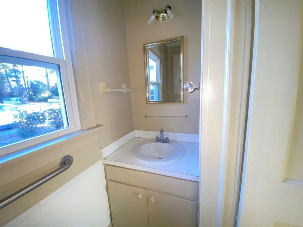 For Sale 628 N Lunenburg Ave, South Hill, VA 23970