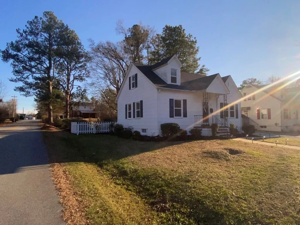 For Sale 628 N Lunenburg Ave, South Hill, VA 23970