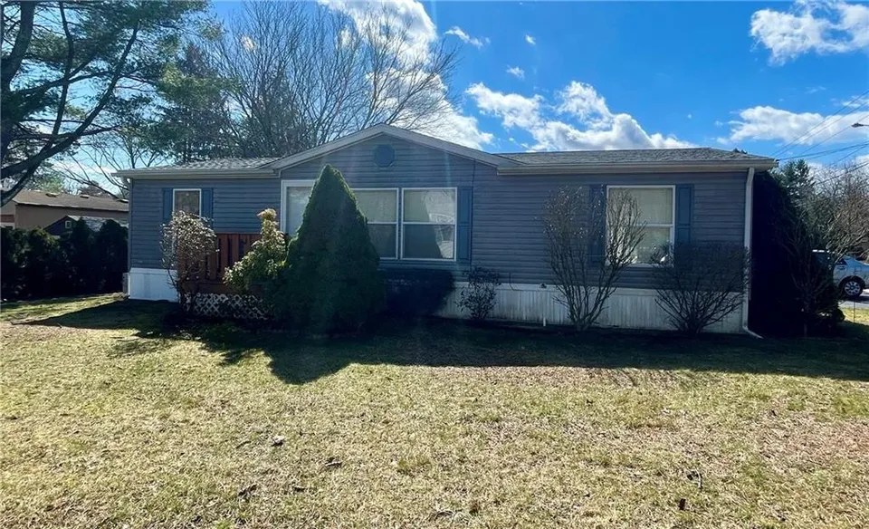 63 Reservoir Rd, Coventry, RI 02816