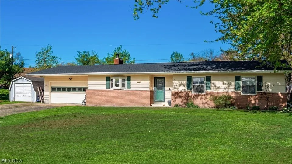 3135 Nob Hill Rd, Zanesville, OH 43701