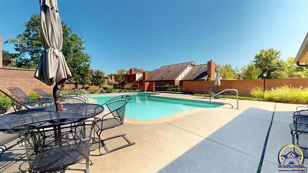 5631 SW Hawick Ln, Topeka, KS 66614