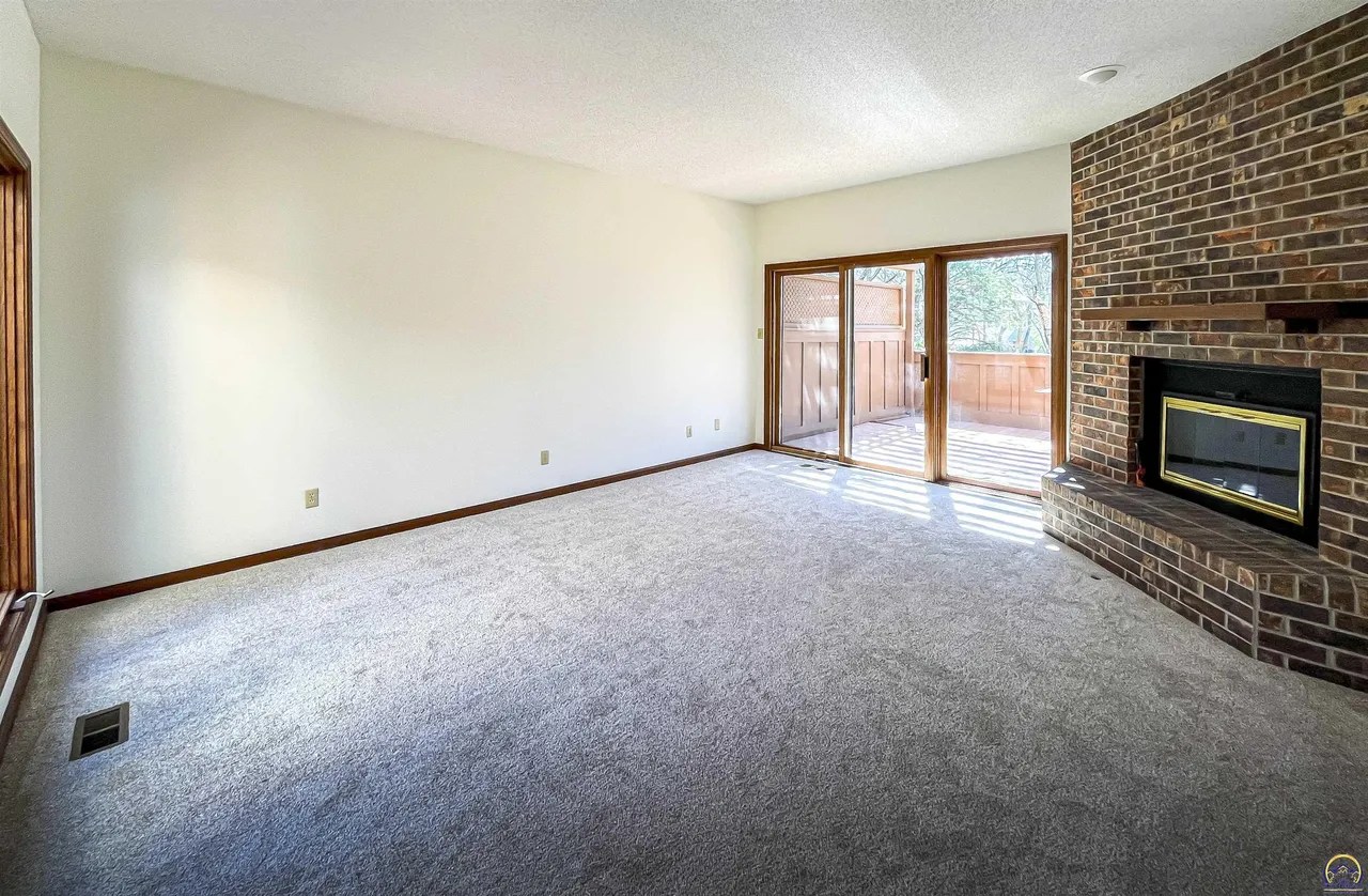 5631 SW Hawick Ln, Topeka, KS 66614