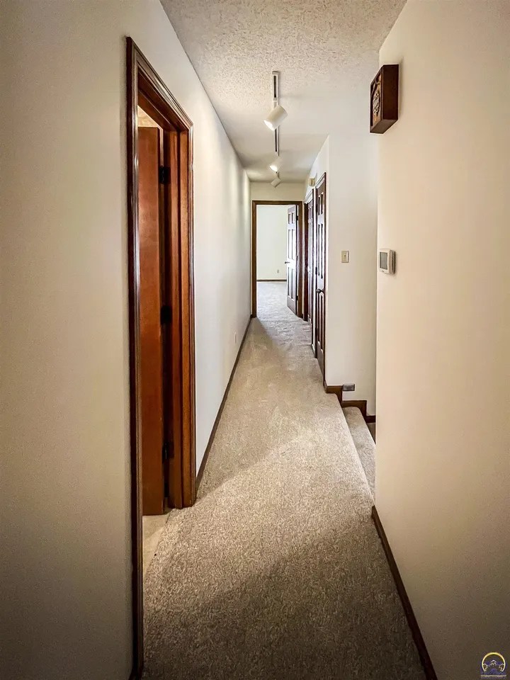 5631 SW Hawick Ln, Topeka, KS 66614