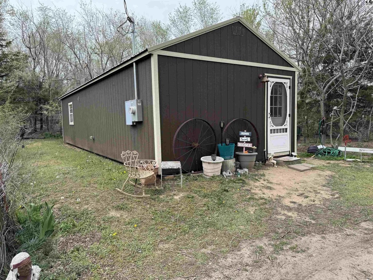 5320 N Halstead St, Hutchinson, KS 67502