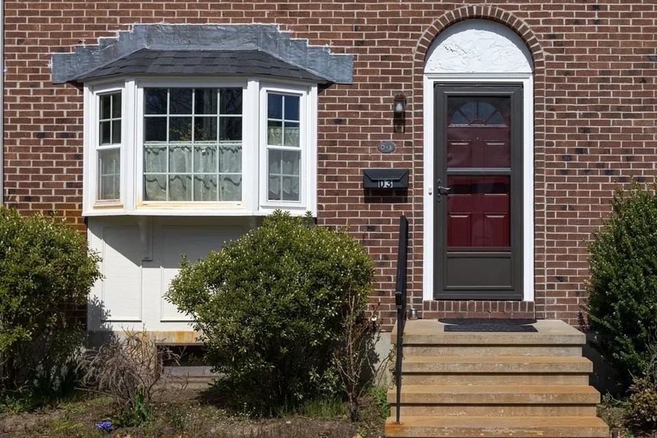 399 Pond St Apt D3, Braintree, MA 02184