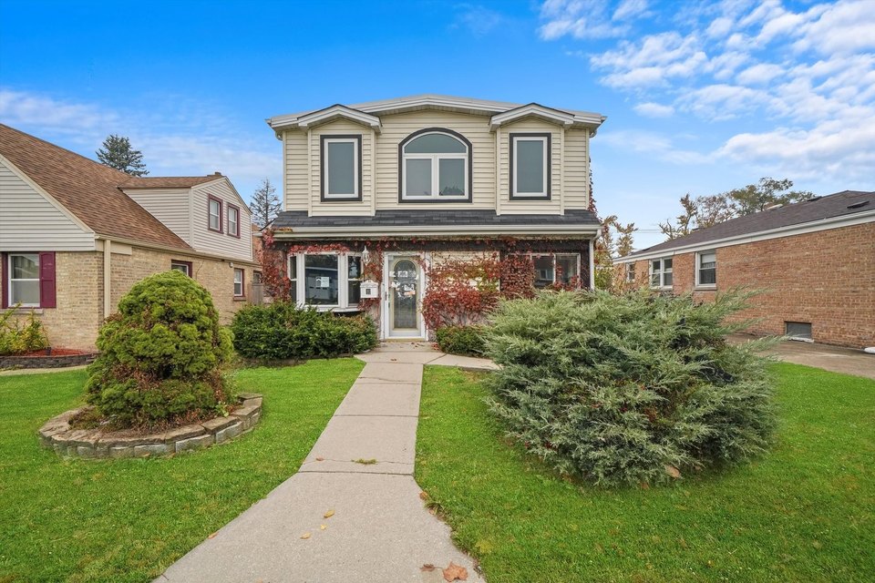 4811 Saint Charles Rd, Bellwood, IL 60104