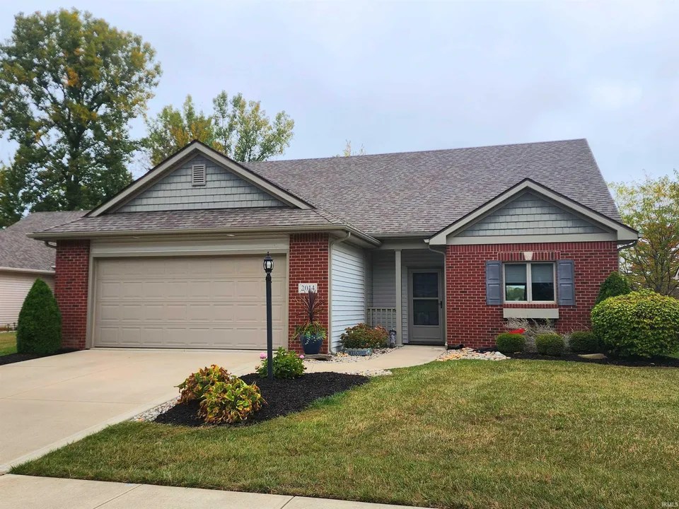 2014 Cortland Ln, Kendallville, IN 46755 234,900