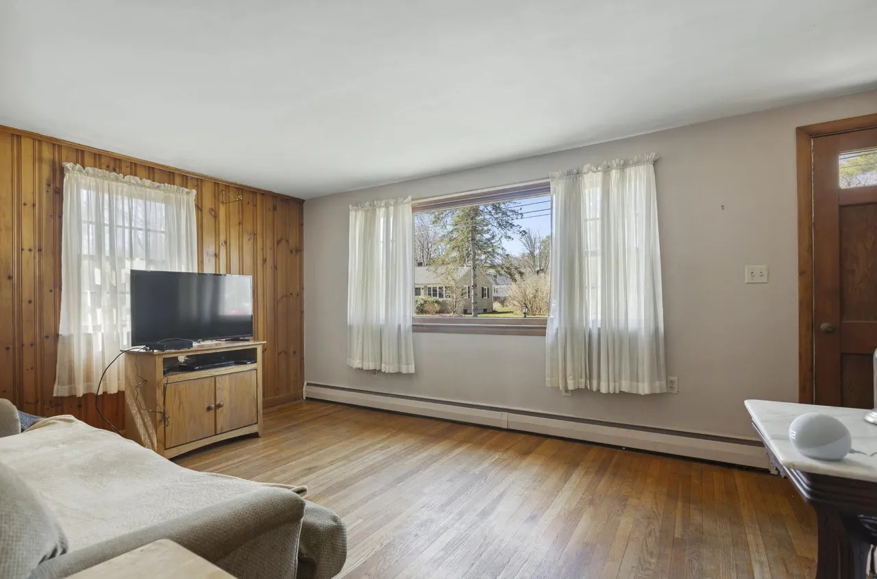 158 Newell Rd, Yarmouth, ME 04096