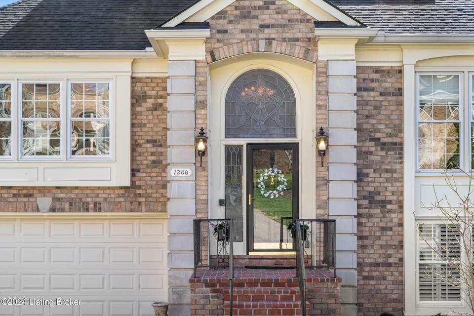 1200 Wellington Pl, Louisville, KY 40207