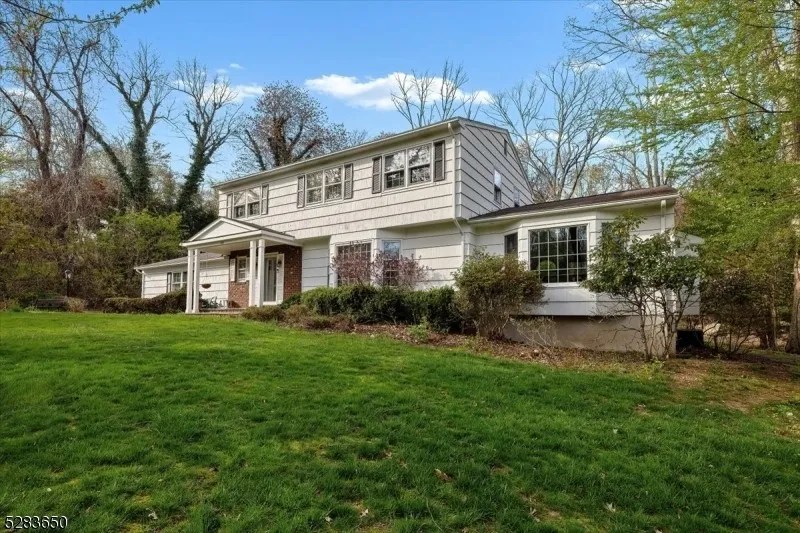 131 Deerfield Ter, Mahwah, NJ 07430