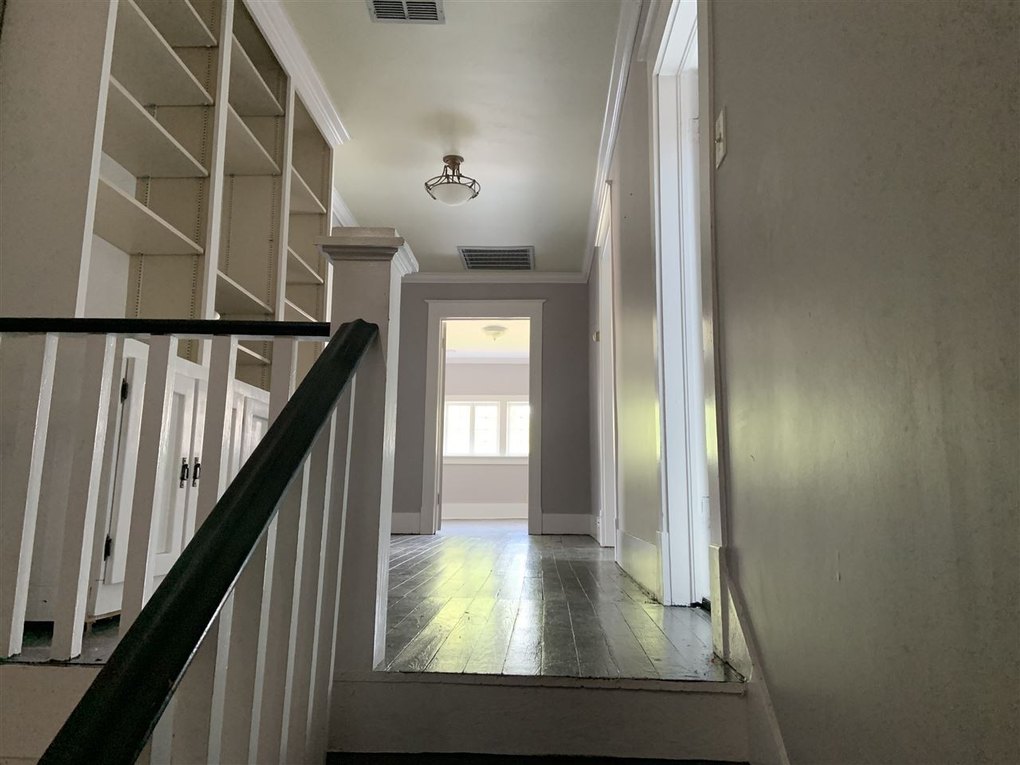 610 S High St, Trenton, TN 38382
