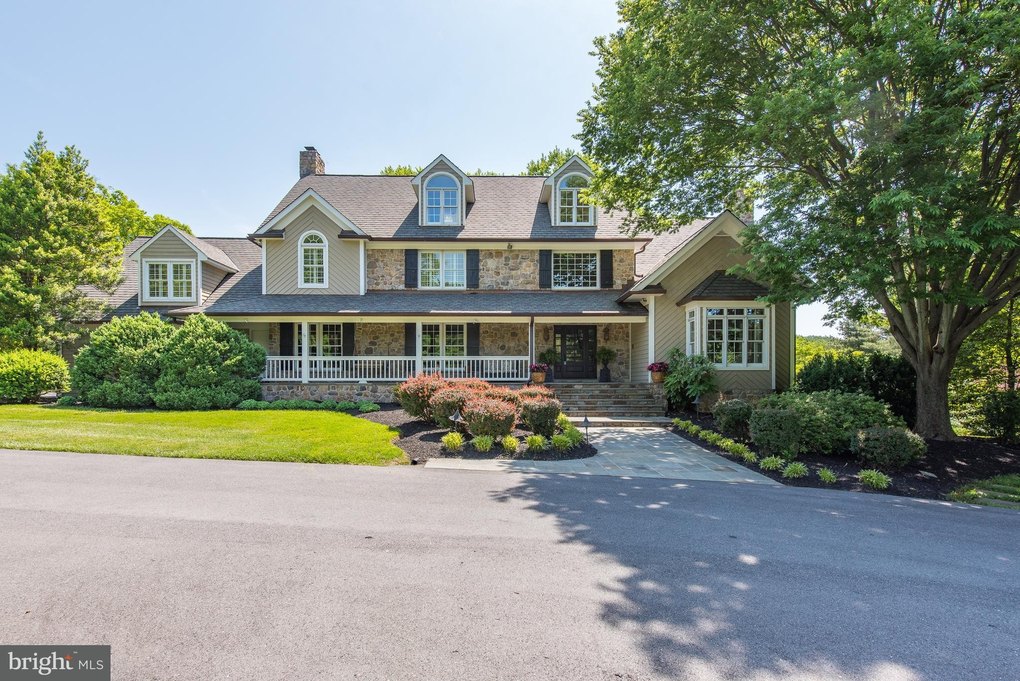 13726 Lakeside Dr, Clarksville, MD 21029