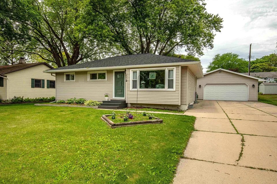1118 Acewood Blvd, Madison, WI 53716
