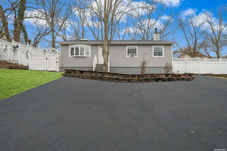 36 Barbara Ln, Medford, NY 11763