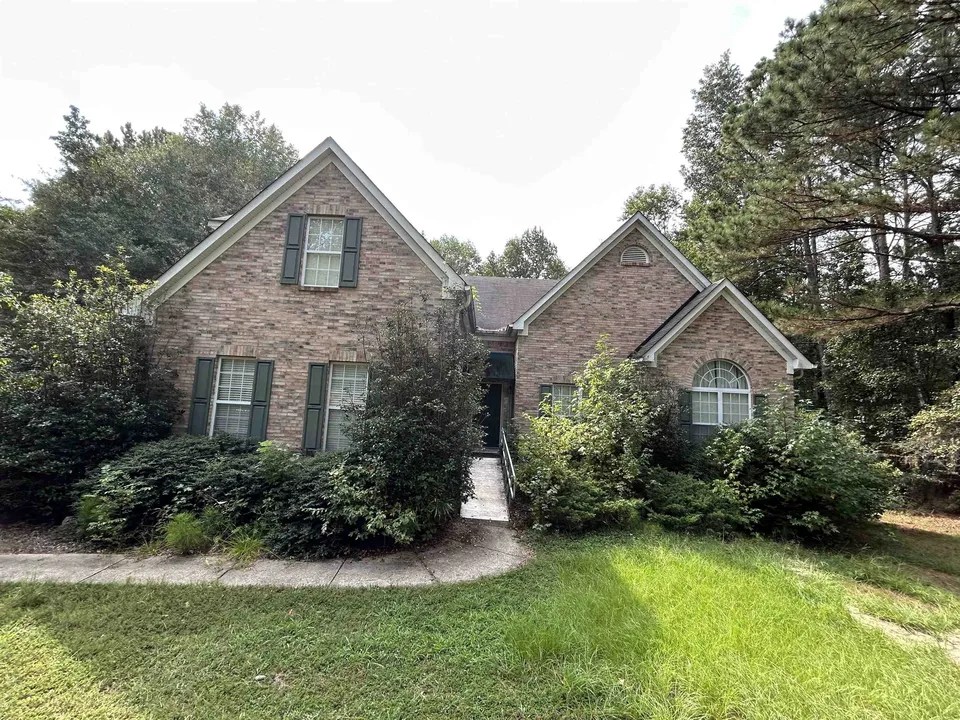 150 Gladys Ln, Fayetteville, GA 30215