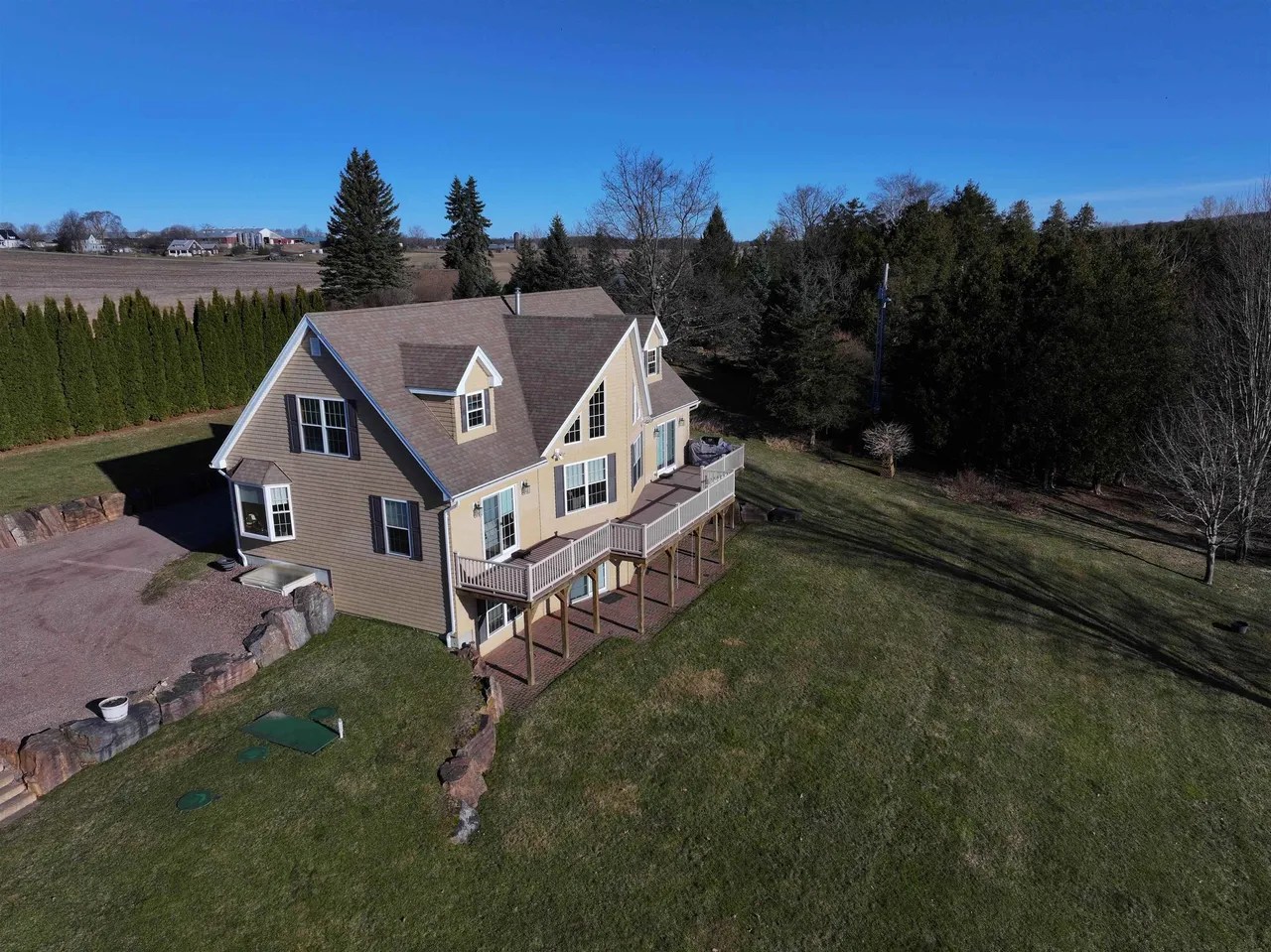 31 Pearl Bay Ln, Grand Isle, VT 05458