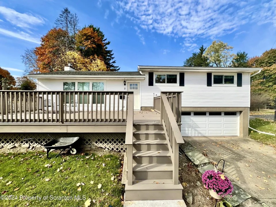 2 Spring Dr, Clarks Green, PA 18411 359,000