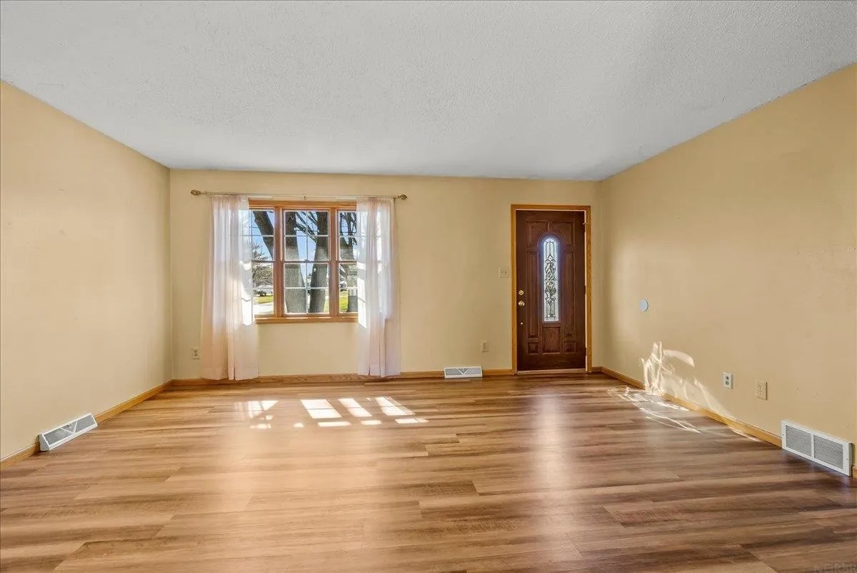 For Sale 233 Doyle Dr, Evansdale, IA 50707