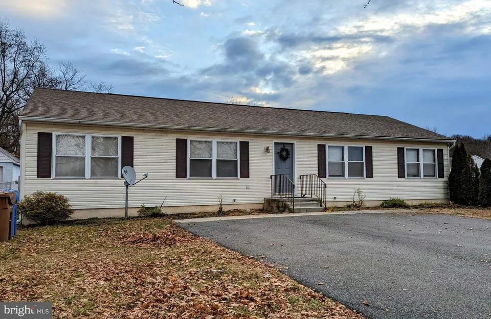 107A Logan Ln, Bridgeport, NJ 08014