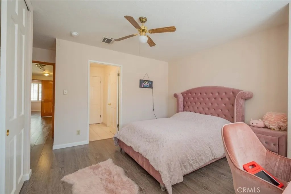 9653 La Tuna Canyon Rd, Sun Valley, CA 91352