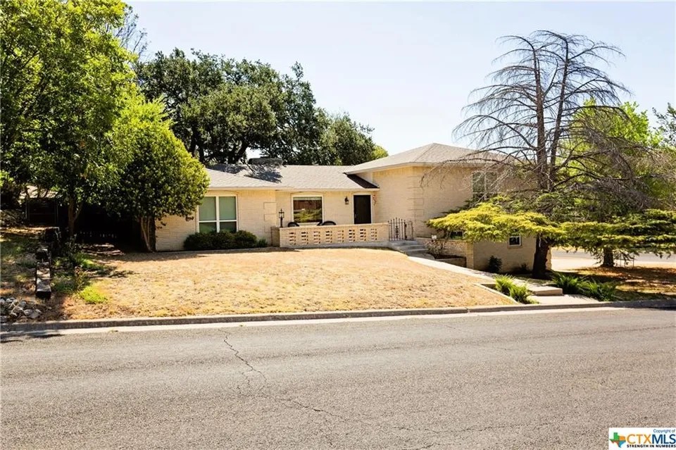 2701 N Beal St, Belton, TX 76513