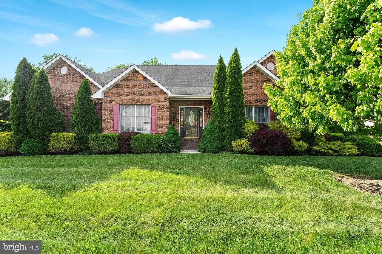 6 Samson Ct, Bear, DE 19701