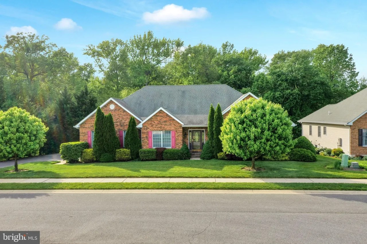 6 Samson Ct, Bear, DE 19701