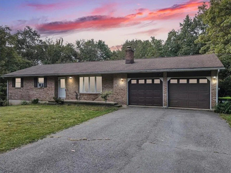 240 Sunrise Terrace Ln, East Penn Township, PA 18235 310,000