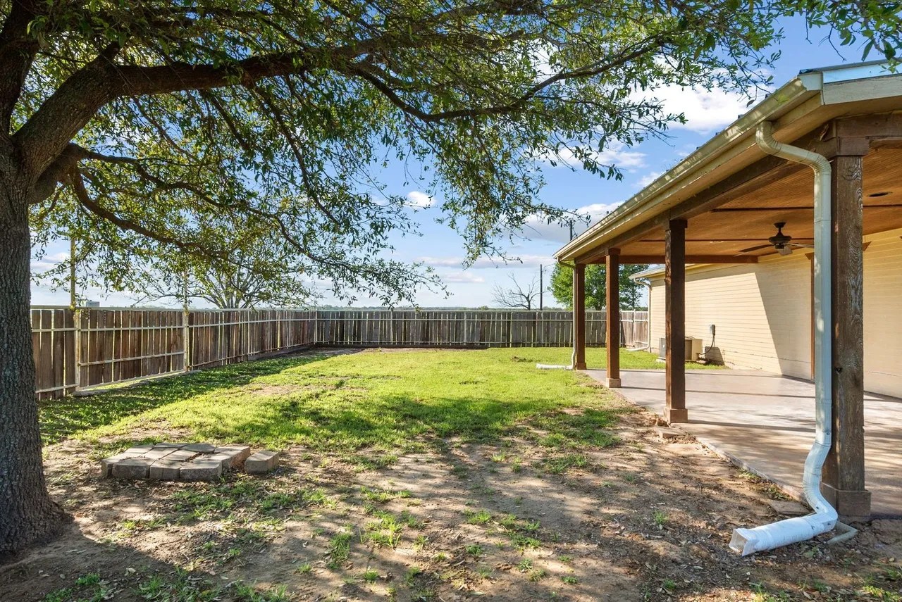 755 Hubbard Dr, Lipan, TX 76462 Home for Rent