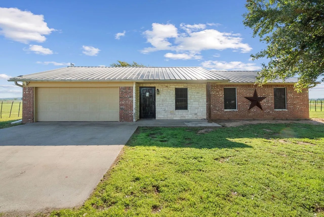755 Hubbard Dr, Lipan, TX 76462 Home for Rent
