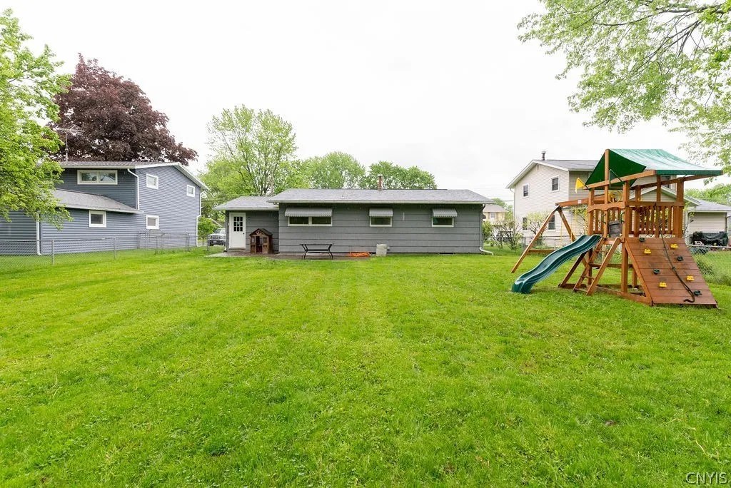 For Sale 111 Washburn Dr, DeWitt, NY 13057