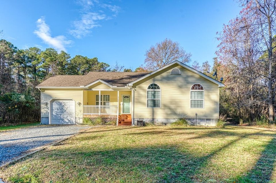 With Screen Porch Homes for Sale in Greenbackville, VA