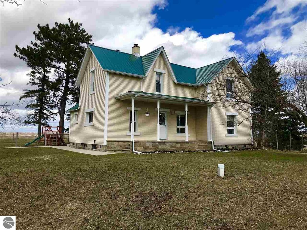 2931 E Rosebush Rd, Rosebush, MI 48878