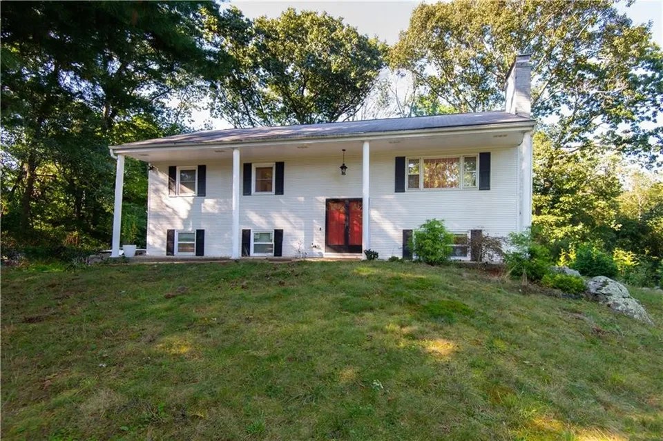 941 Cowesett Rd, Warwick, RI 02886