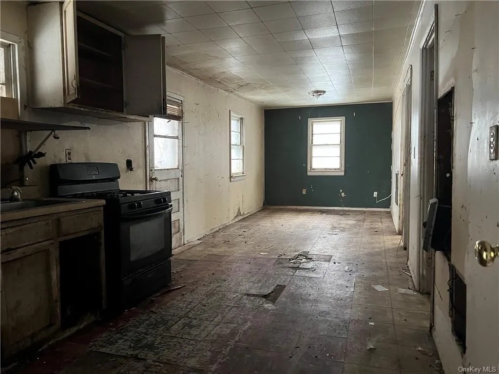 104 Lewis Ln, Wallkill, NY 12589