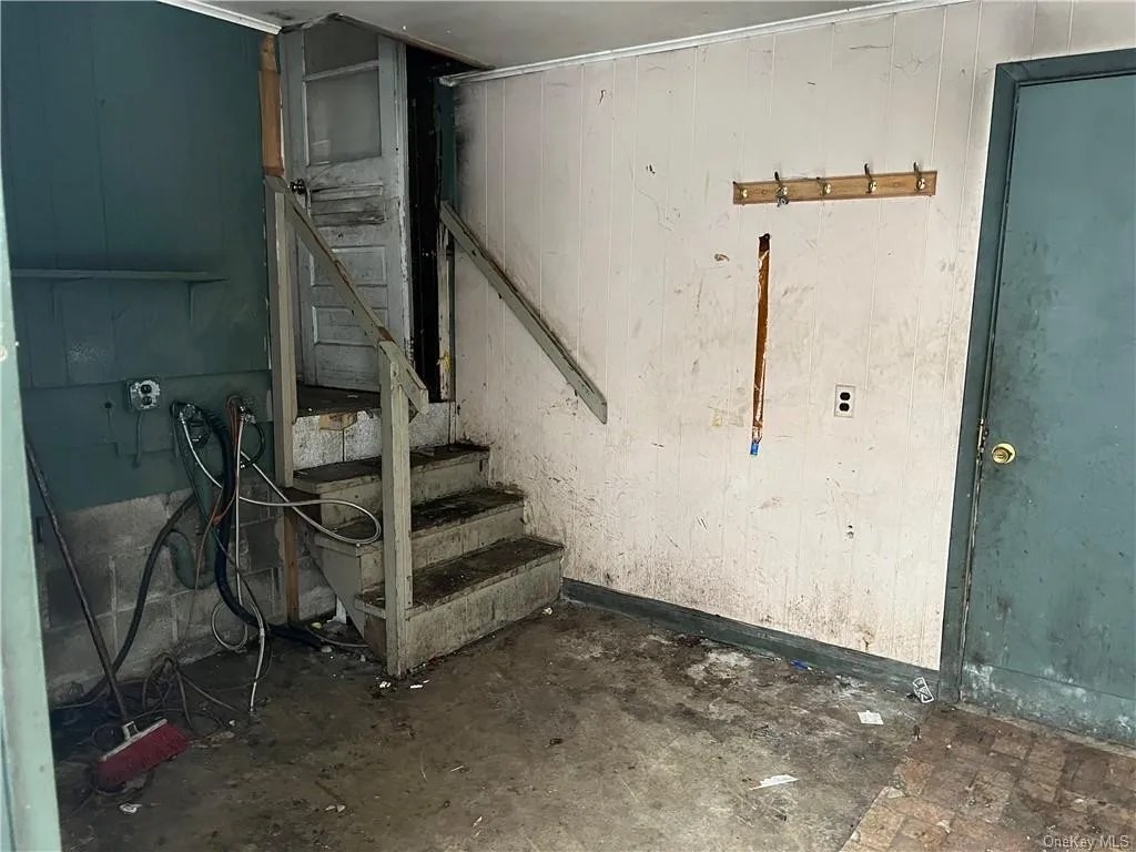 104 Lewis Ln, Wallkill, NY 12589