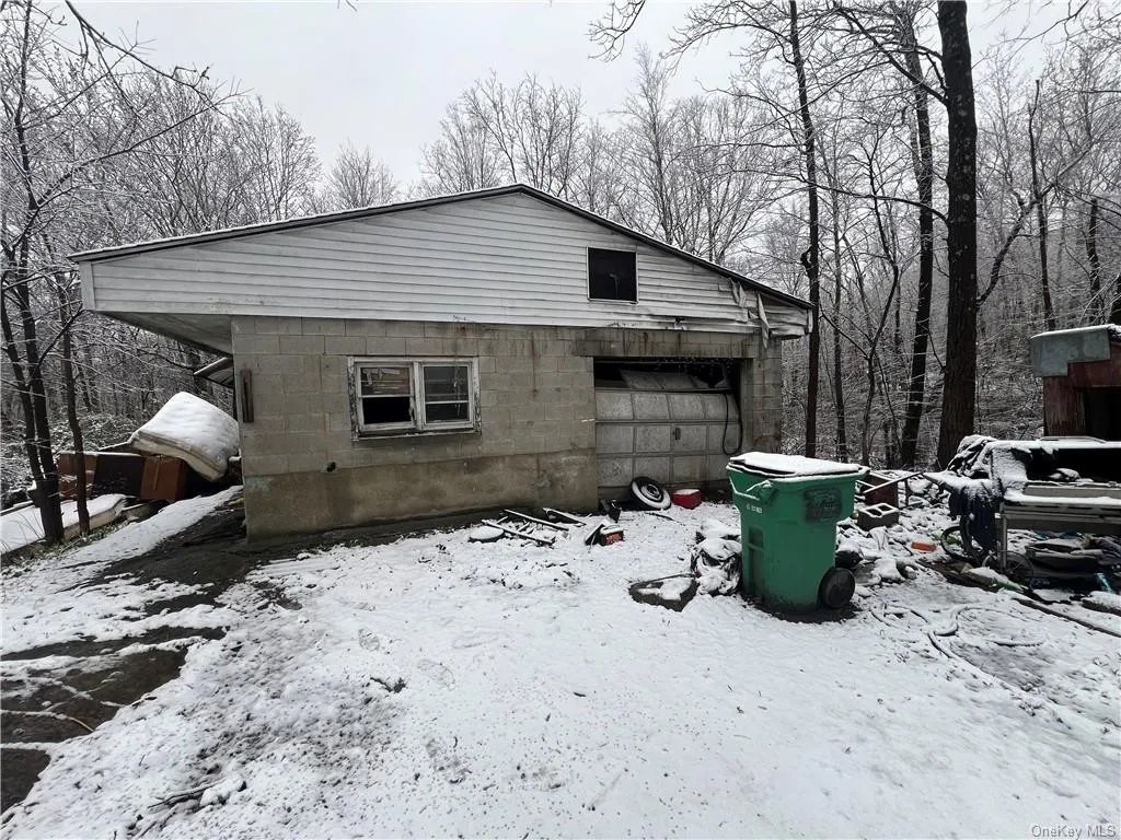 104 Lewis Ln, Wallkill, NY 12589