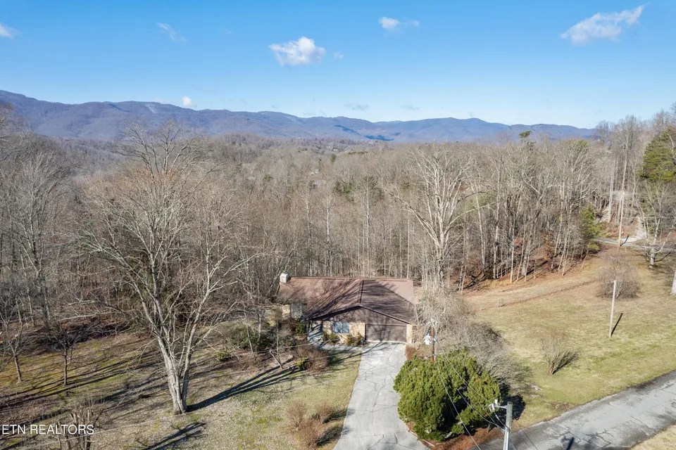 126 Lees Ln, Caryville, TN 37714