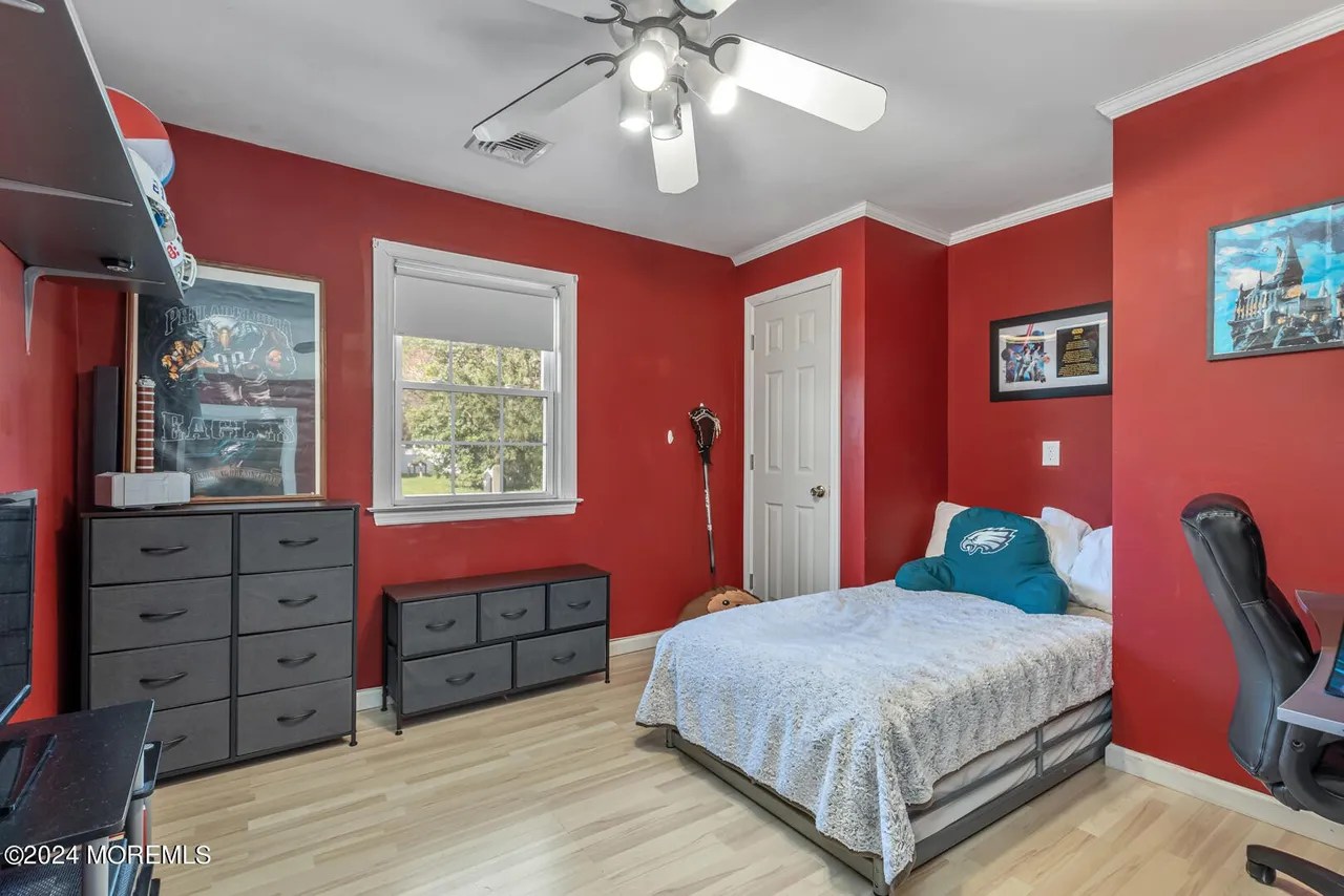 4 Cherry Tree Ln, Middletown, NJ 07748