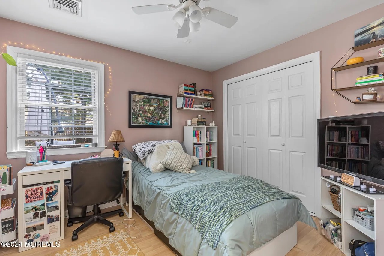 4 Cherry Tree Ln, Middletown, NJ 07748