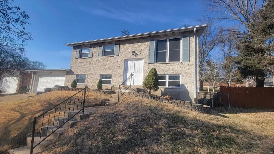 4409 Tarlton Dr, Saint Louis, MO 63128