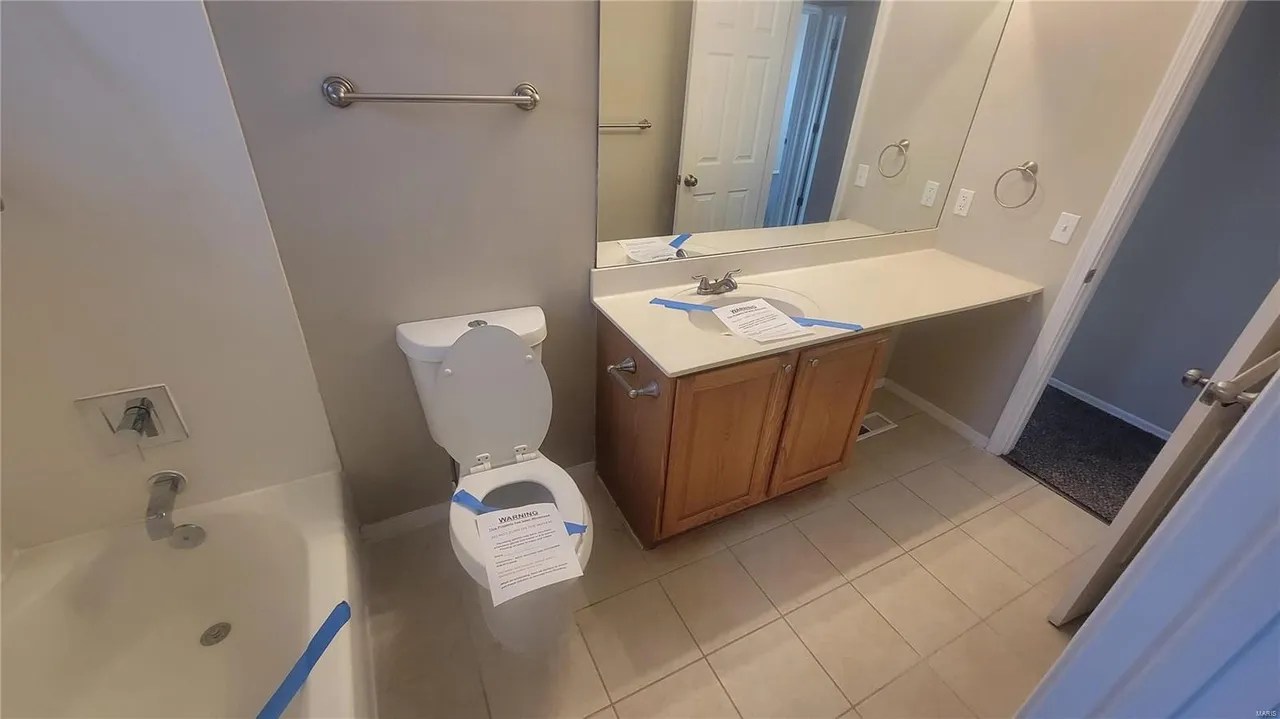 4409 Tarlton Dr, Saint Louis, MO 63128