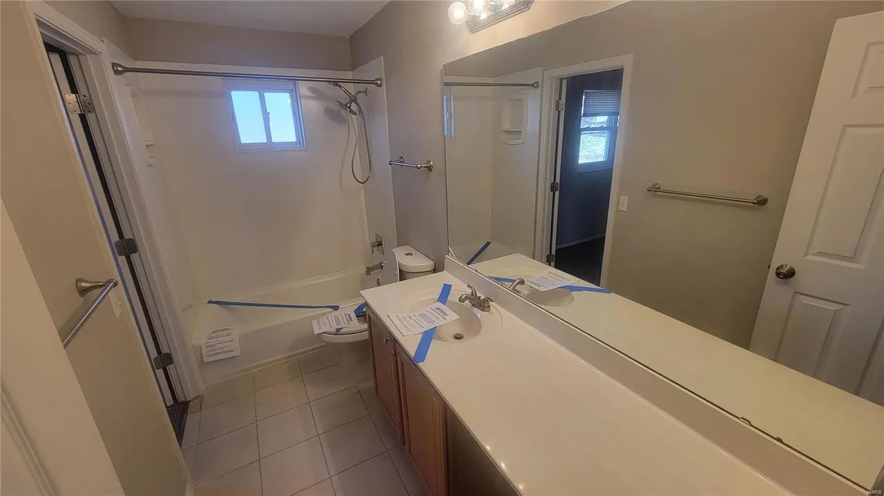 4409 Tarlton Dr, Saint Louis, MO 63128