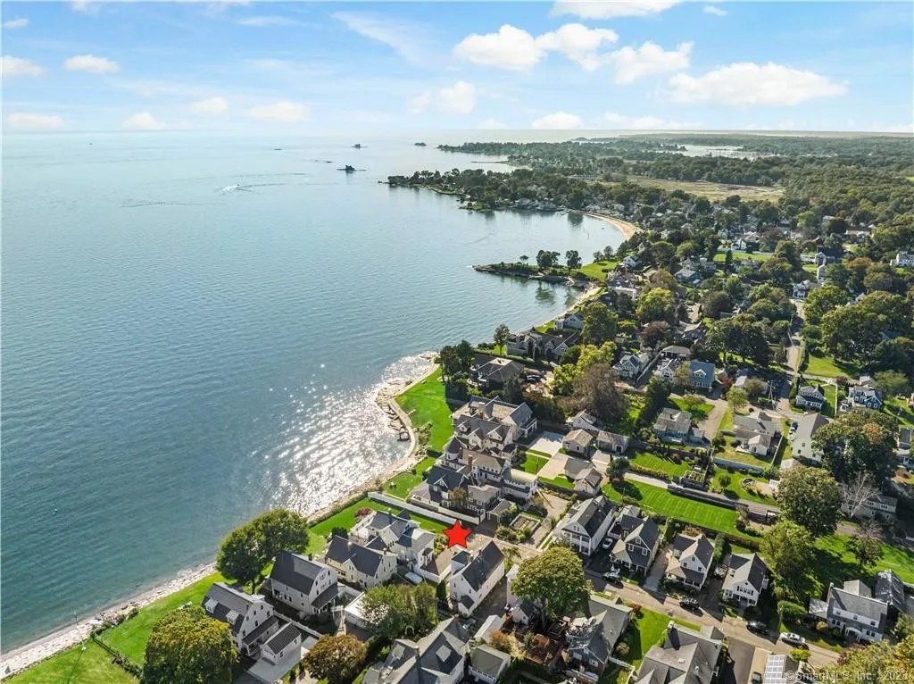 5 Crescent Bluff Ave, Branford, CT 06405