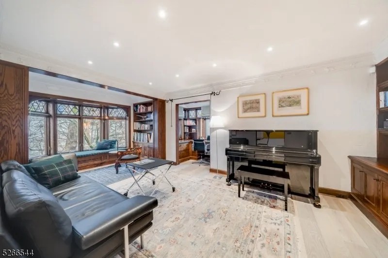 65 Edgewood Rd, Summit, NJ 07901