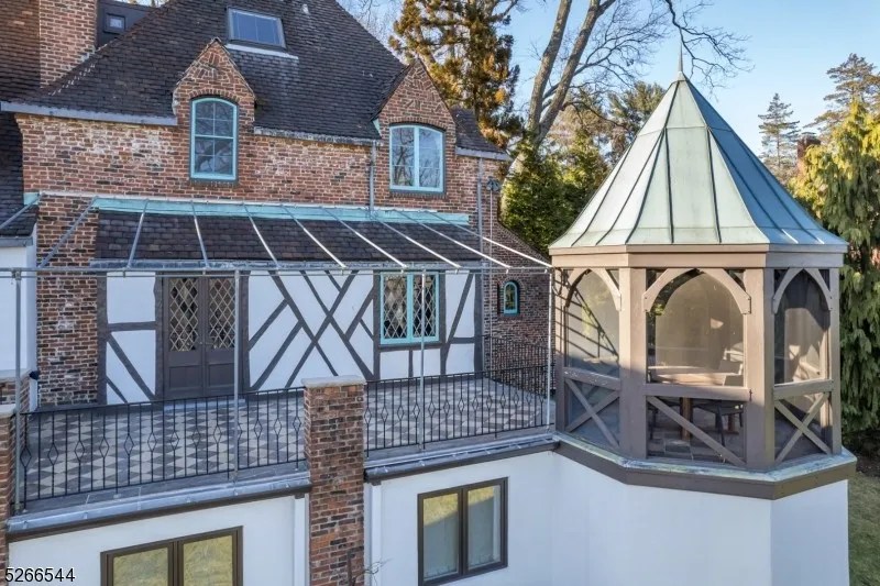 65 Edgewood Rd, Summit, NJ 07901