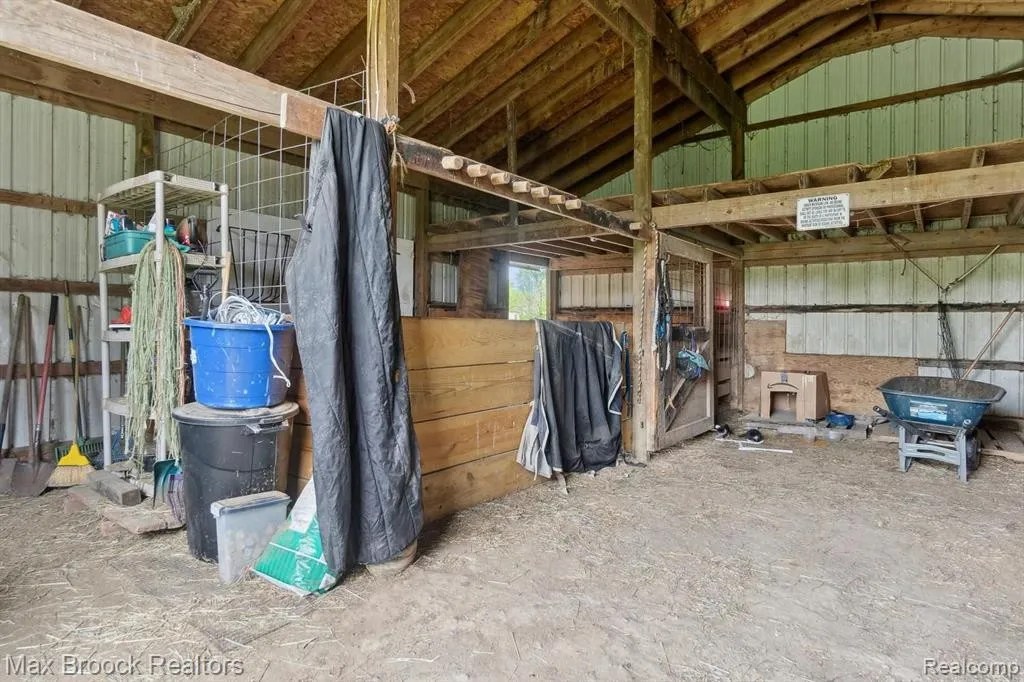 1298 Peppermill Rd, Lapeer, MI 48446