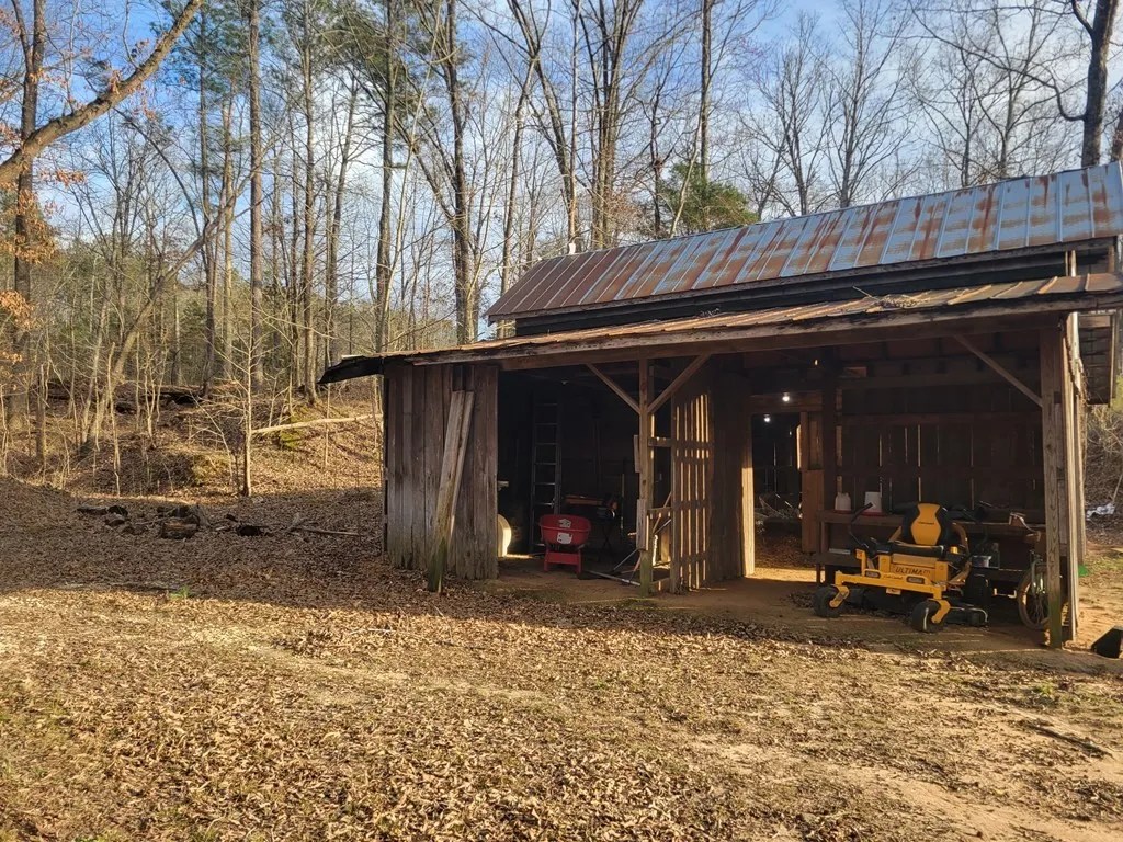 2470 Foundry Hill Rd, Puryear, TN 38251